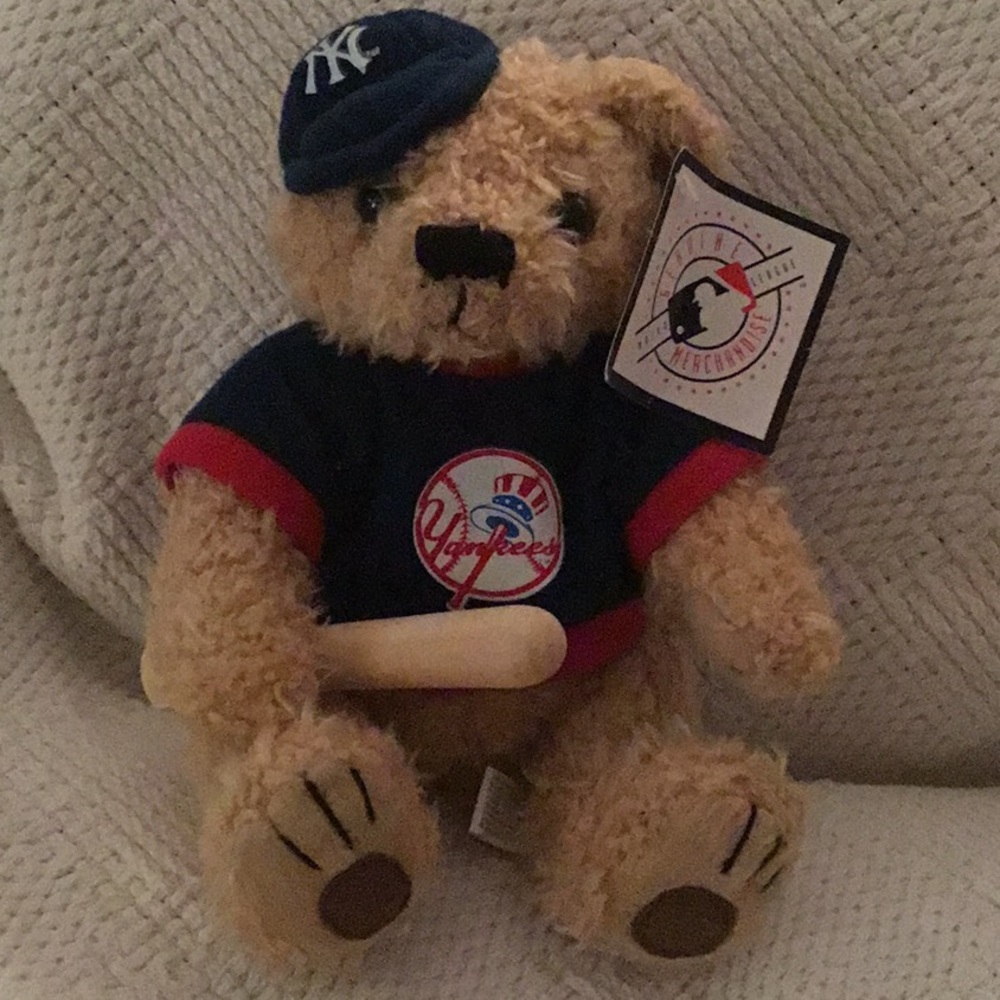 NWT NY  Yankee’s Official Merchandise Bear w/bat